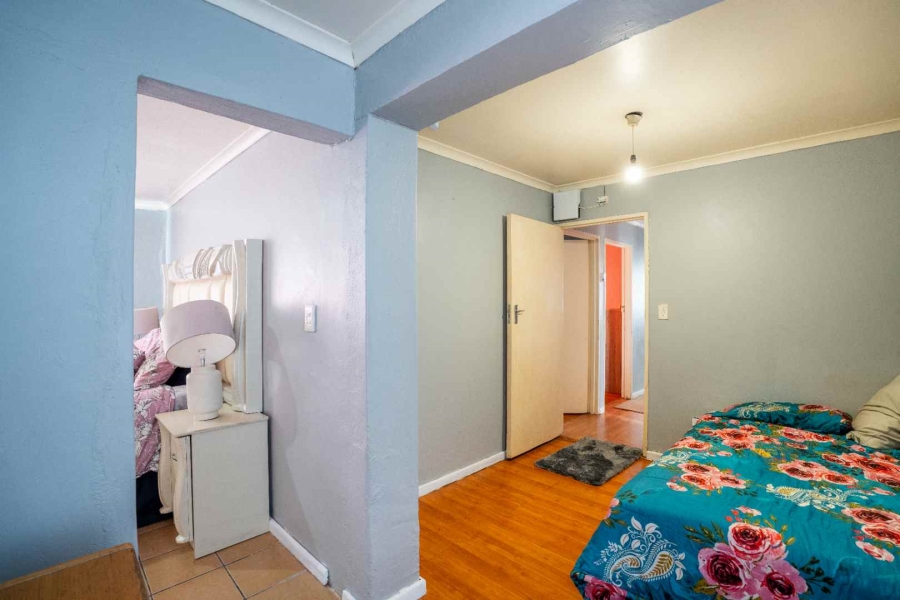 5 Bedroom Property for Sale in Electric City Western Cape